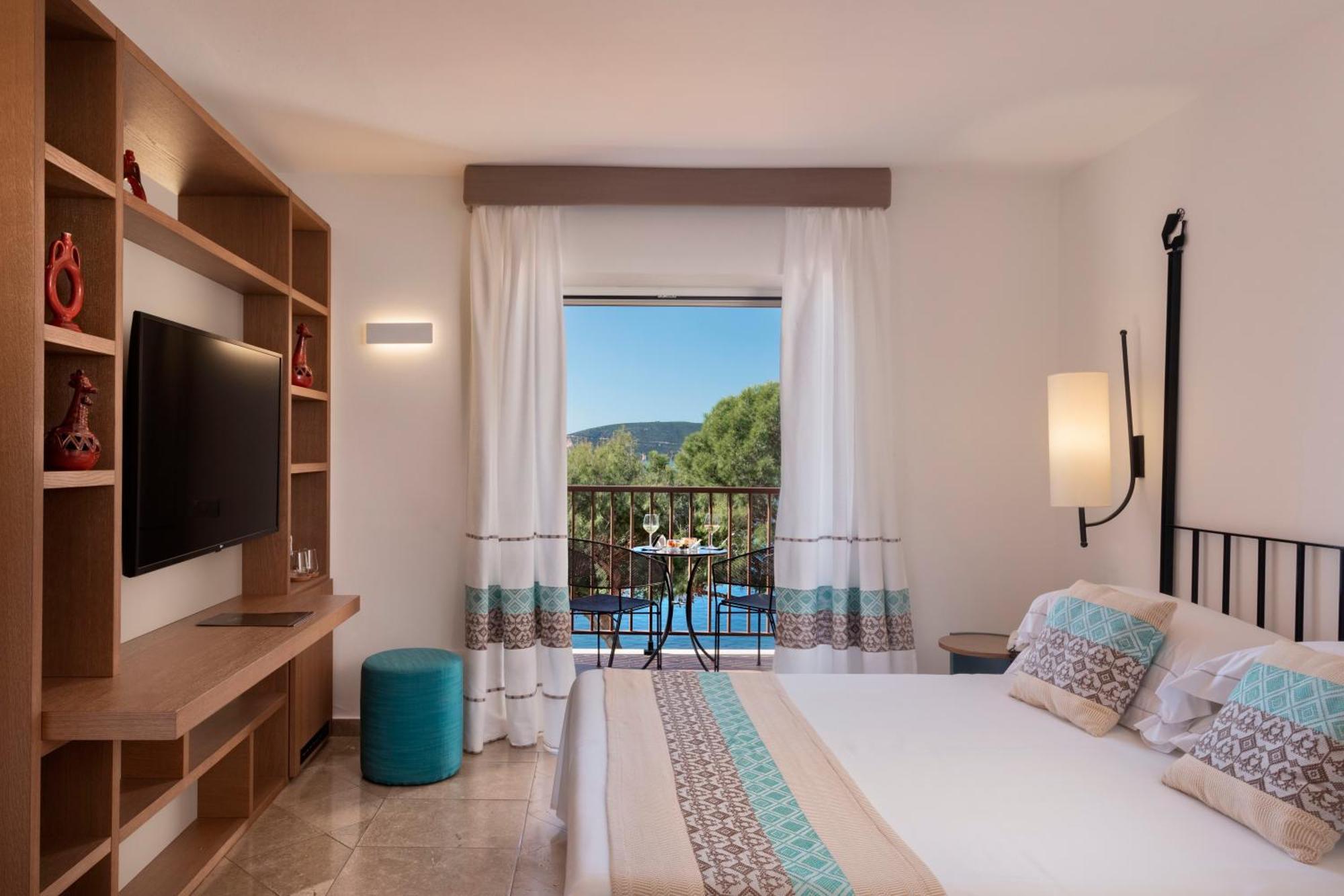 El Faro & Hotel 4*